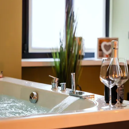 Marylin'S Suite&Spa Con Parcheggio Privato Como Exterior photo