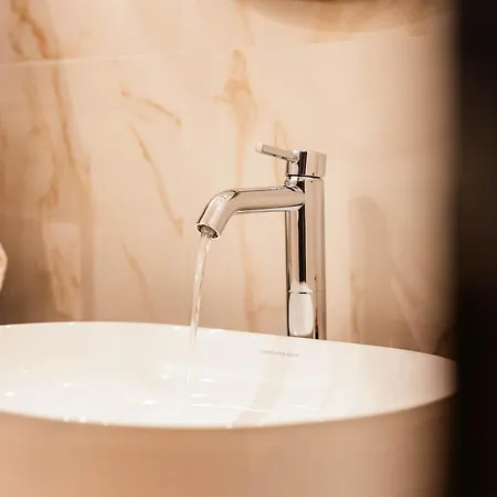 Marylin'S Suite&Spa Con Parcheggio Privato Como Exterior photo
